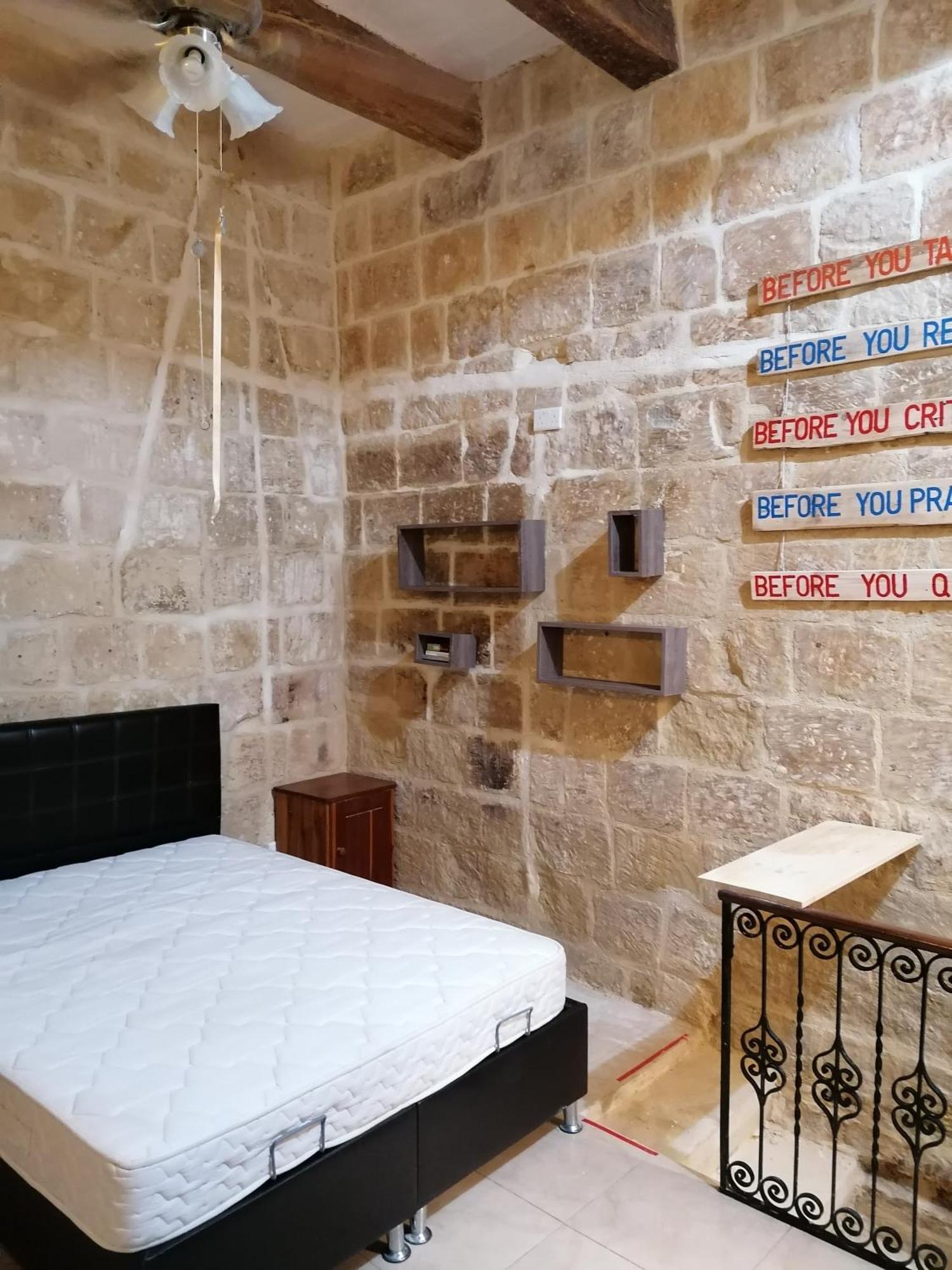 Old Refurbished Apartment In Bormla Cospicua Exterior photo